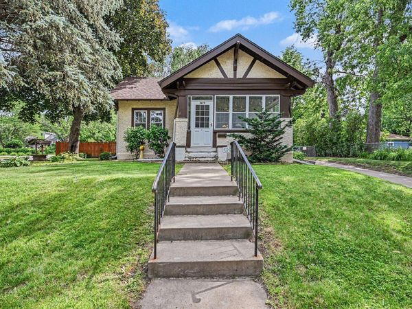 2678 8th Avenue E, North Saint Paul, MN 55109