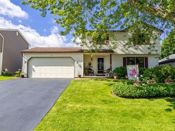123 Woodsong Lane , Rochester, NY 14612