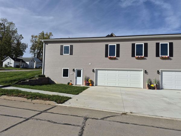 202 NW 3rd Street, Waukon, IA 52172