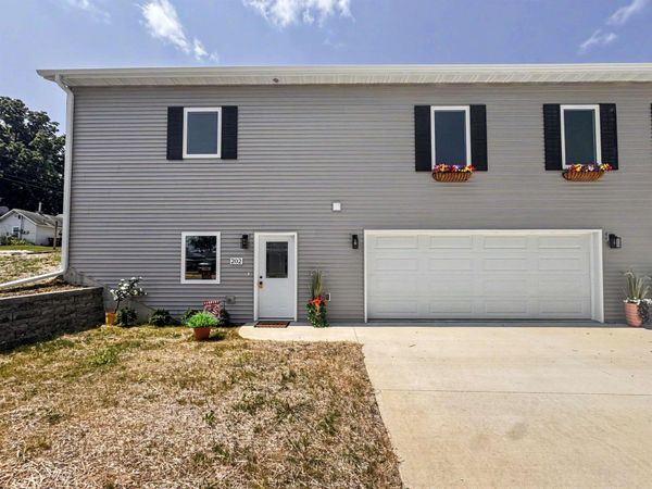 202 NW 3rd Street, Waukon, IA 52172