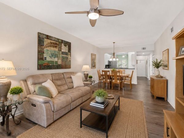 7715 Yardley Dr, Unit 212, Tamarac, FL 33321