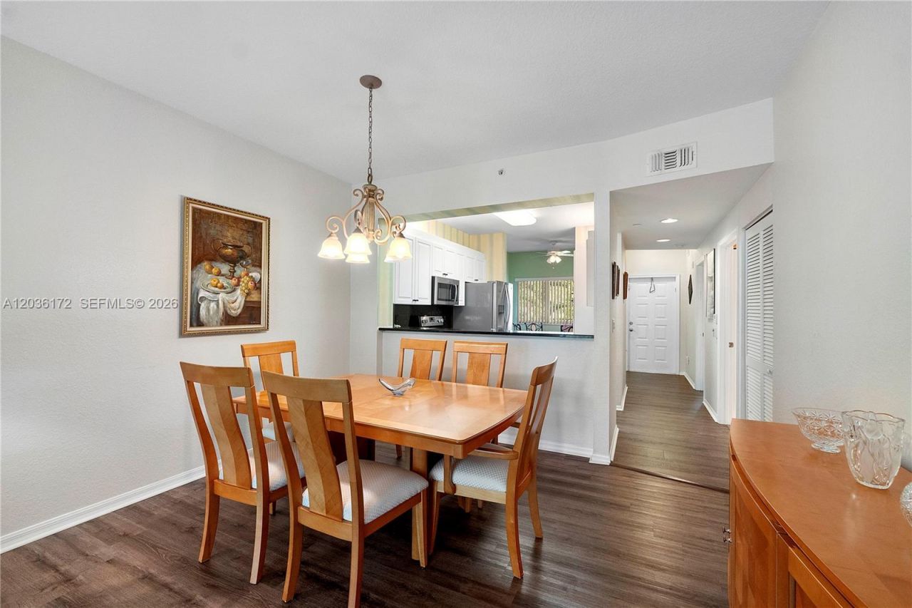 7715 Yardley Dr, Unit 212, Tamarac, FL 33321 Photo