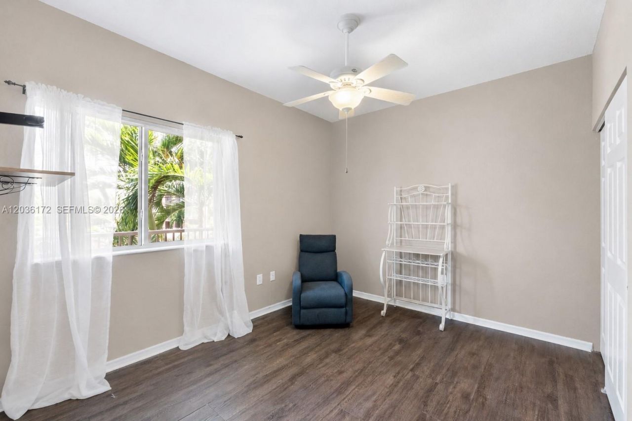 7715 Yardley Dr, Unit 212, Tamarac, FL 33321 Photo
