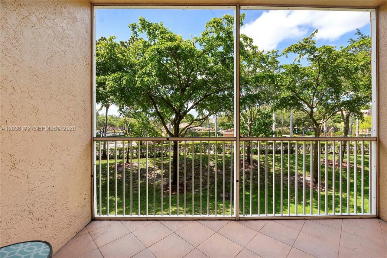 7715 Yardley Dr, Unit 212, Tamarac, FL 33321 Photo