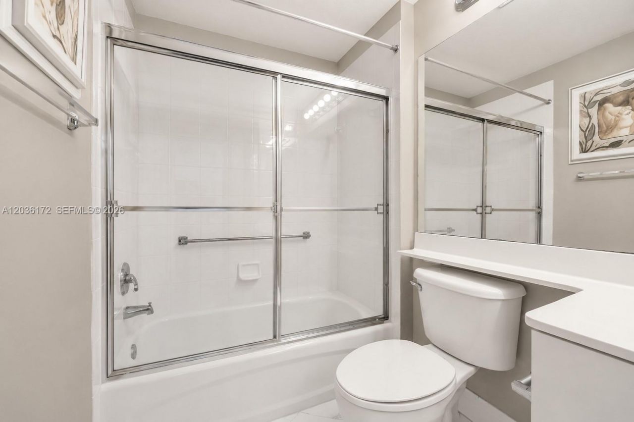 7715 Yardley Dr, Unit 212, Tamarac, FL 33321 Photo