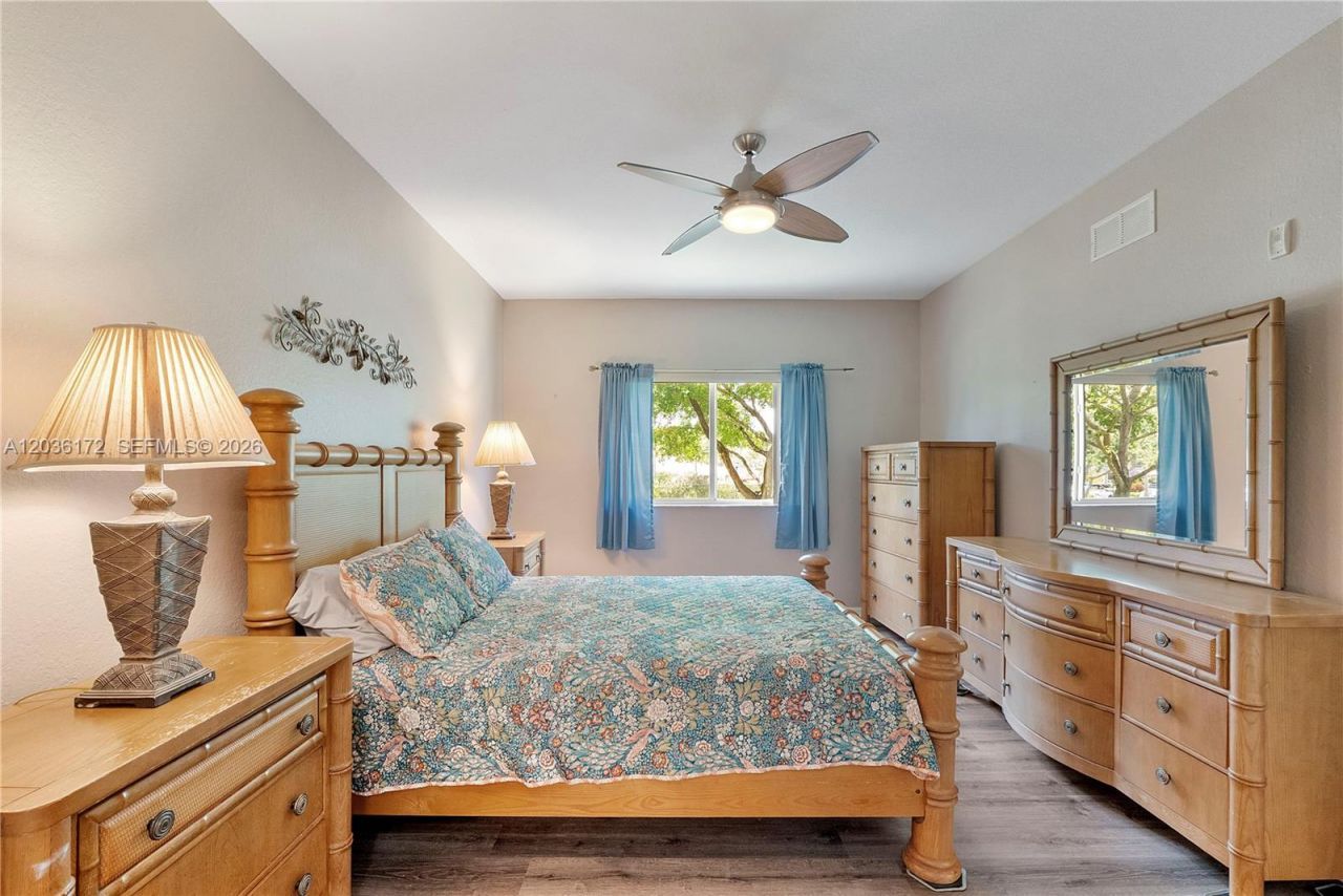 7715 Yardley Dr, Unit 212, Tamarac, FL 33321 Photo