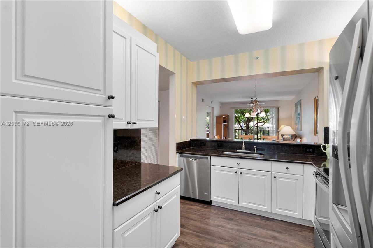 7715 Yardley Dr, Unit 212, Tamarac, FL 33321 Photo