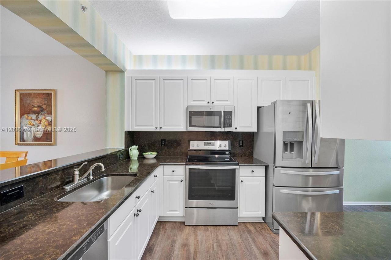 7715 Yardley Dr, Unit 212, Tamarac, FL 33321 Photo