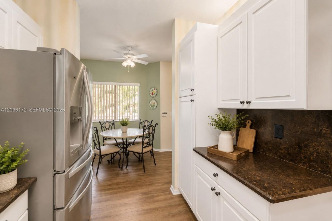 7715 Yardley Dr, Unit 212, Tamarac, FL 33321 Photo