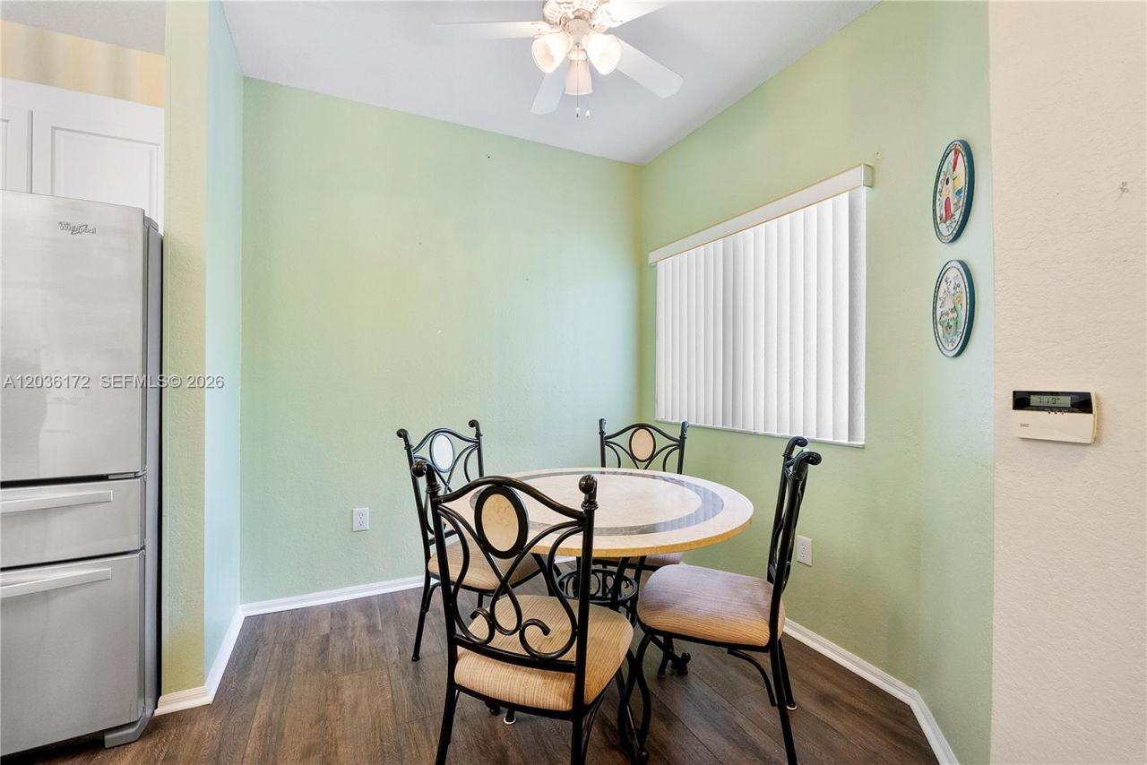 7715 Yardley Dr, Unit 212, Tamarac, FL 33321 Photo