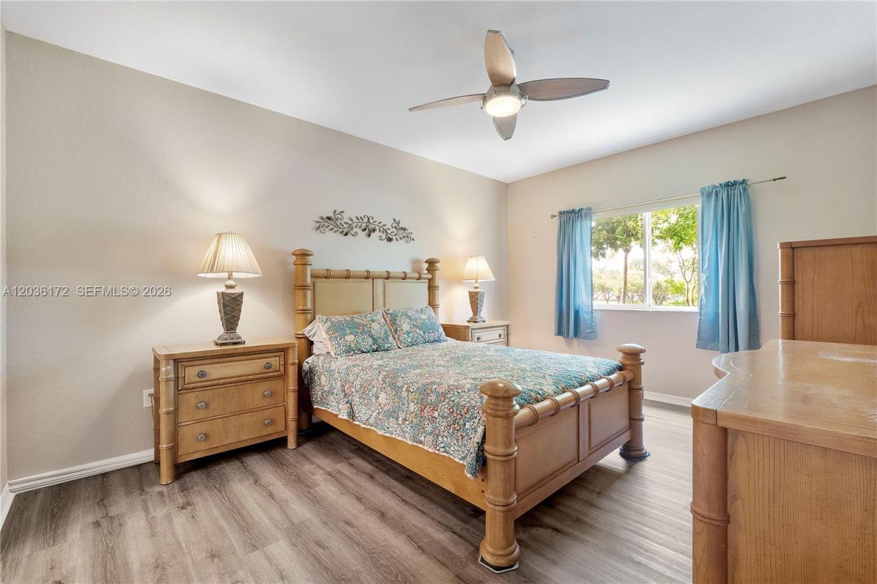 7715 Yardley Dr, Unit 212, Tamarac, FL 33321 Photo