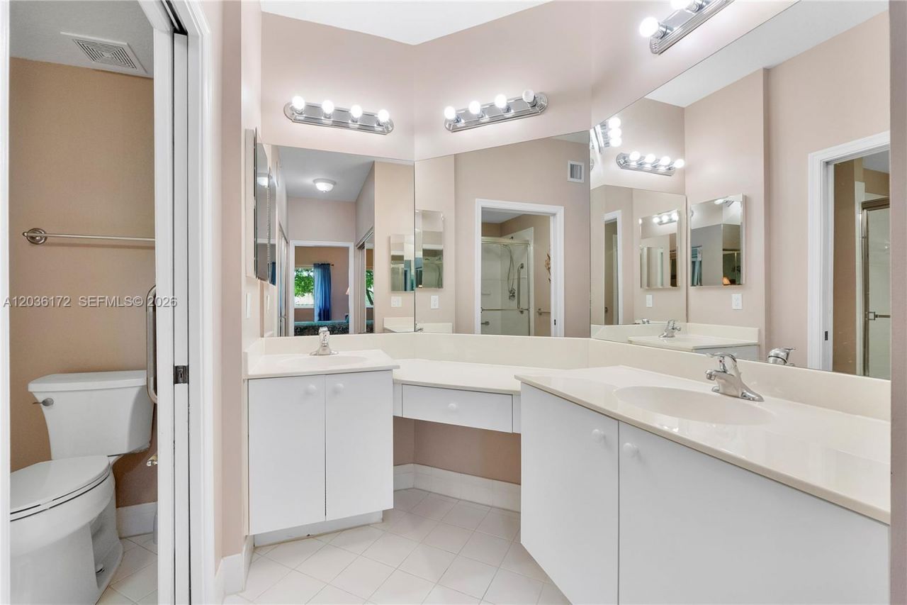 7715 Yardley Dr, Unit 212, Tamarac, FL 33321 Photo