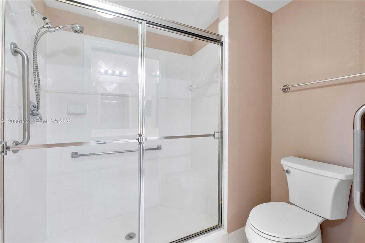 7715 Yardley Dr, Unit 212, Tamarac, FL 33321 Photo
