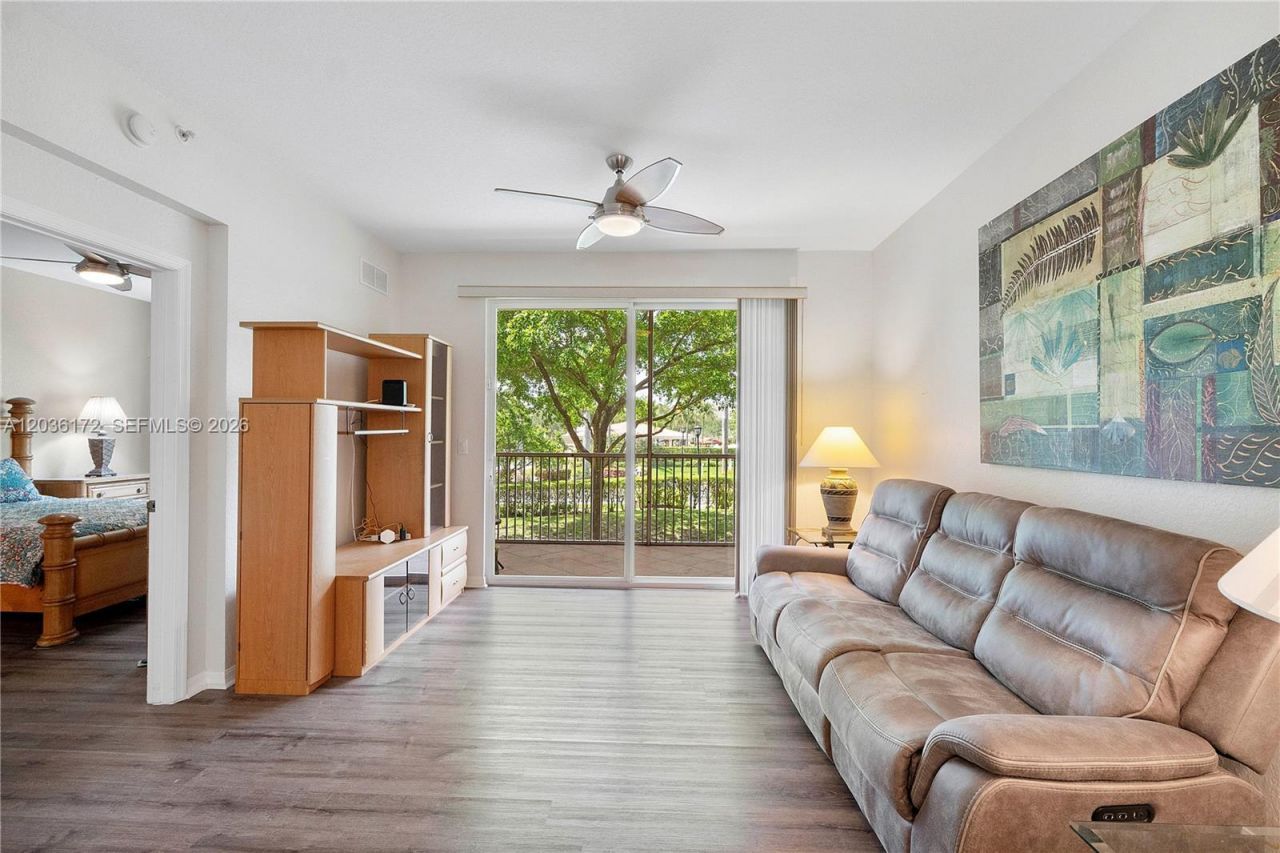 7715 Yardley Dr, Unit 212, Tamarac, FL 33321 Photo