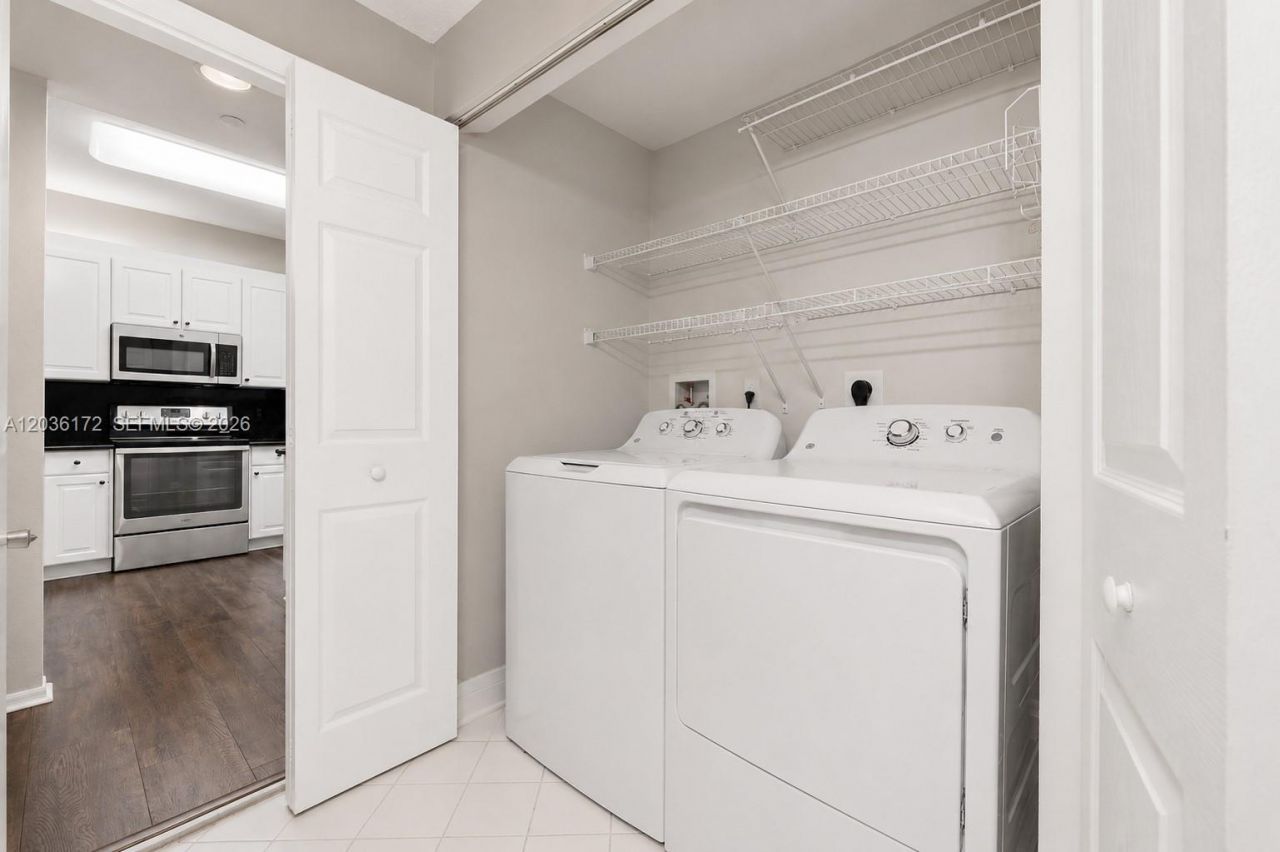 7715 Yardley Dr, Unit 212, Tamarac, FL 33321 Photo
