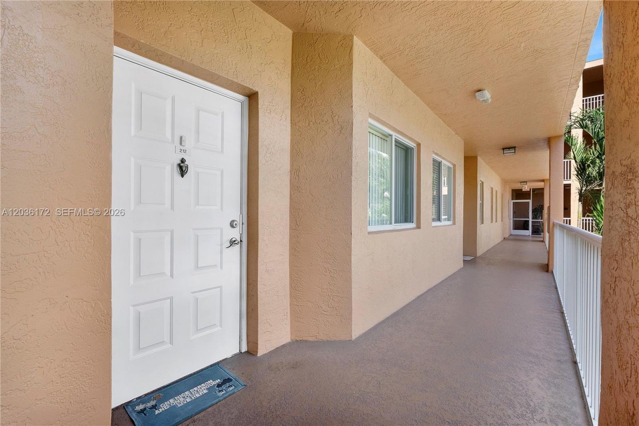 7715 Yardley Dr, Unit 212, Tamarac, FL 33321 Photo