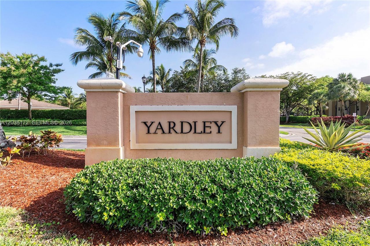 7715 Yardley Dr, Unit 212, Tamarac, FL 33321 Photo