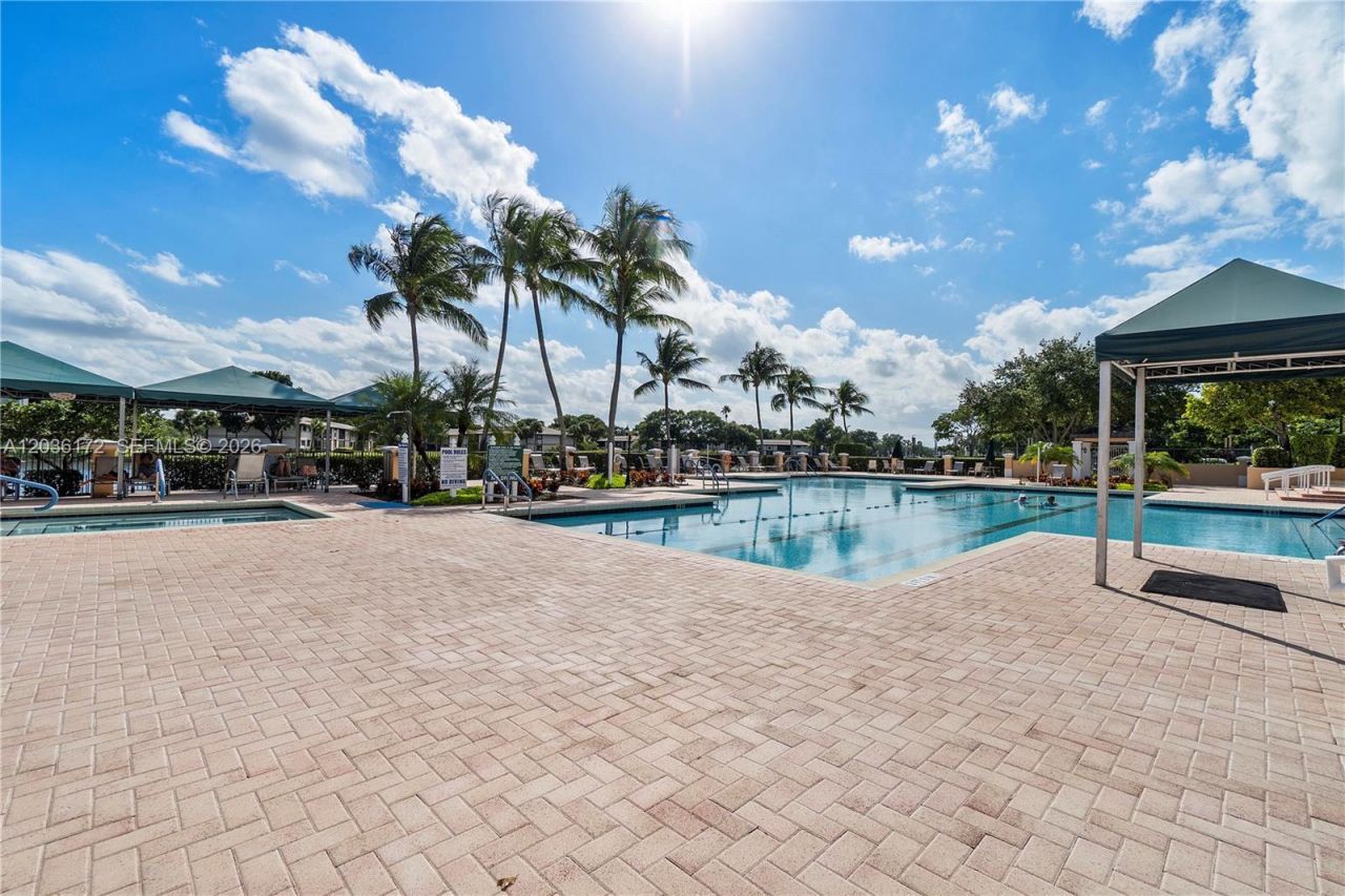 7715 Yardley Dr, Unit 212, Tamarac, FL 33321 Photo