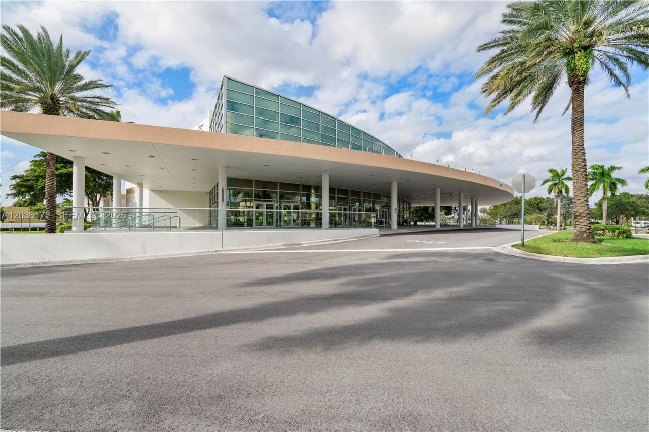 7715 Yardley Dr, Unit 212, Tamarac, FL 33321 Photo