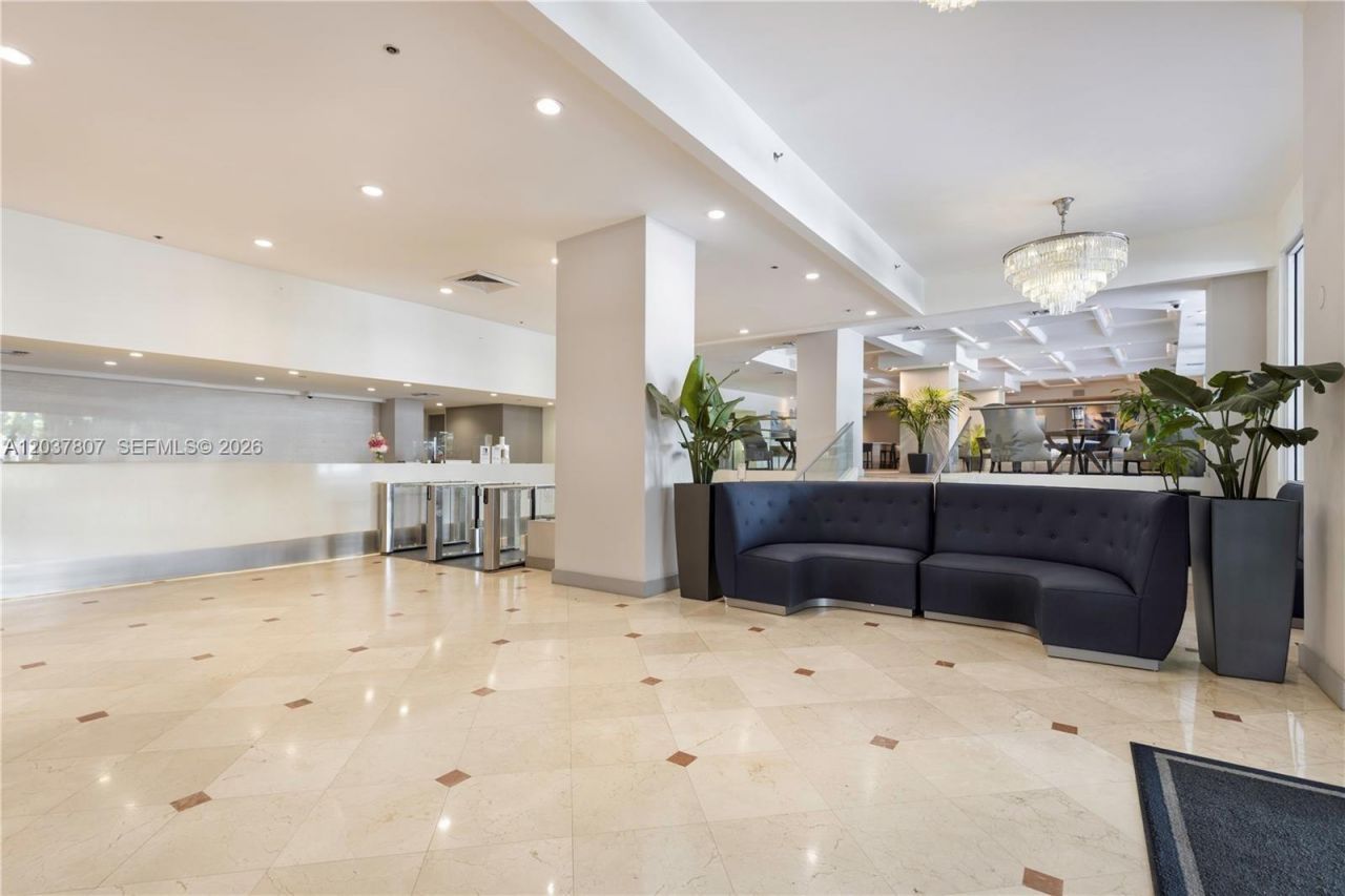 100 Lincoln Rd, Unit 307, Miami Beach, FL 33139 Photo