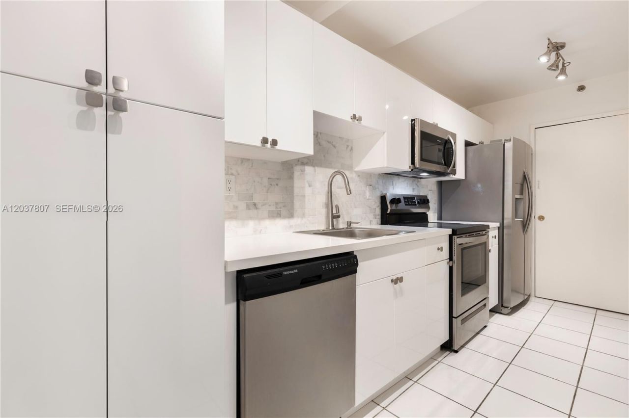 100 Lincoln Rd , Unit 307, Miami Beach, FL 33139 Photo