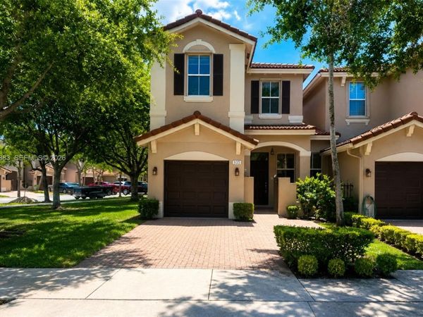 935 SW 154th Path , Miami, FL 33194