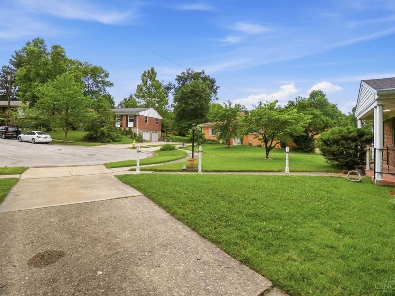 2040 Parkhurst Court, Cincinnati, OH 45224 Photo 4