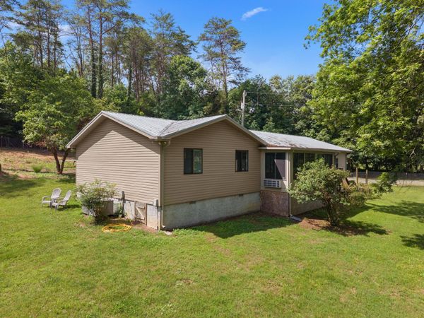 1689 McCleary Bend Road, Sevierville, TN 37876