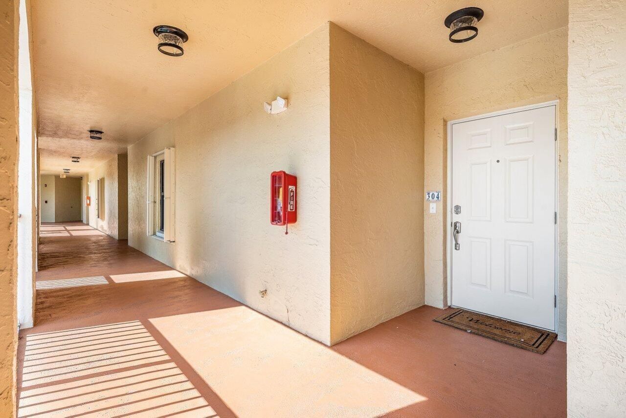 300 Uno Lago Drive, Unit 304, Juno Beach, FL 33408 Photo