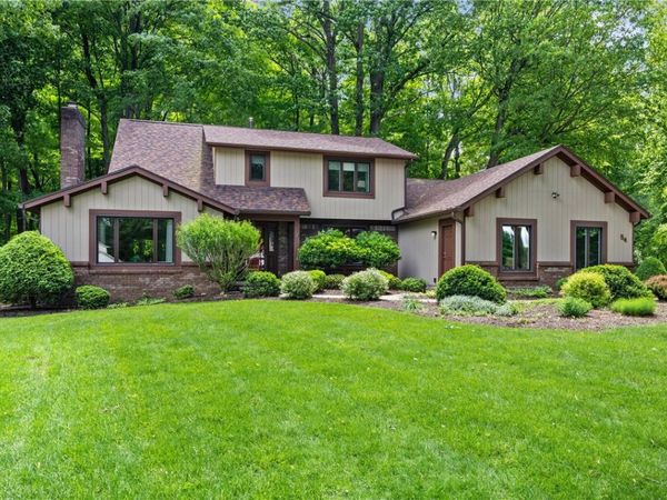 54 Larkwood Dr , Rochester, NY 14626