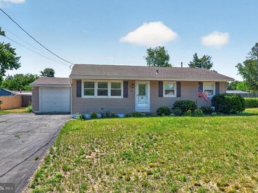 419 HICKORY LANE, MOUNT LAUREL, NJ 08054