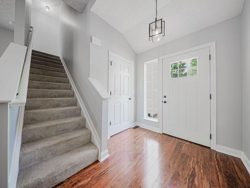1587 England Drive , Columbus, OH 43240 Photo 3