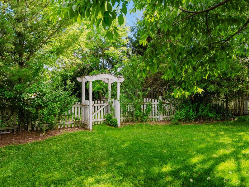 1587 England Drive , Columbus, OH 43240 Photo 46