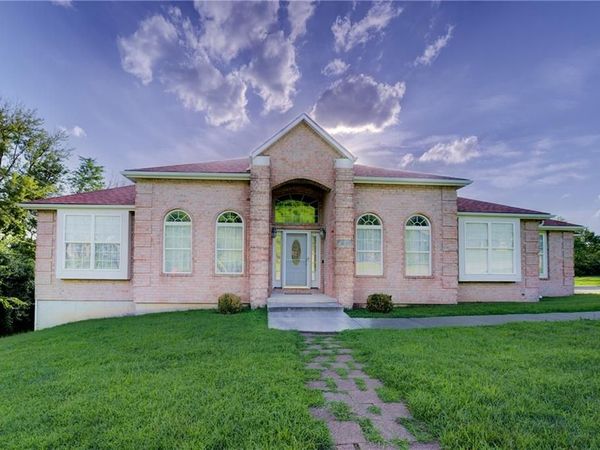 7430 Manchester Avenue, Kansas City, MO 64133