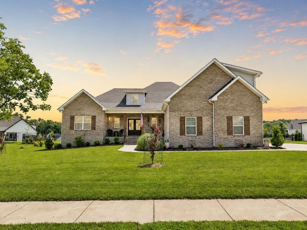 1035 Robert Lee Dr, Gallatin, TN 37066