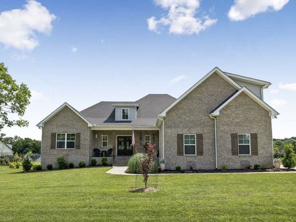 1035 Robert Lee Dr, Gallatin, TN 37066