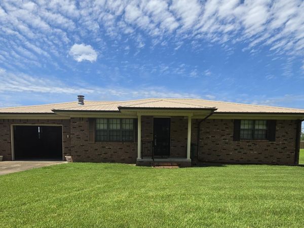 37 Natchez St., Tishomingo, MS 38873