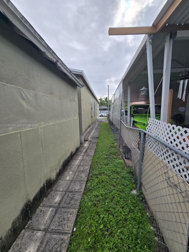 1061 SW 131 Pl, Miami, FL 33184 Photo