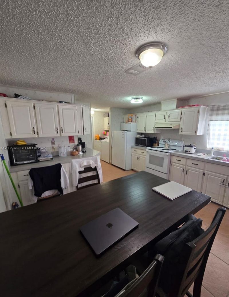 1061 SW 131 Pl, Miami, FL 33184 Photo