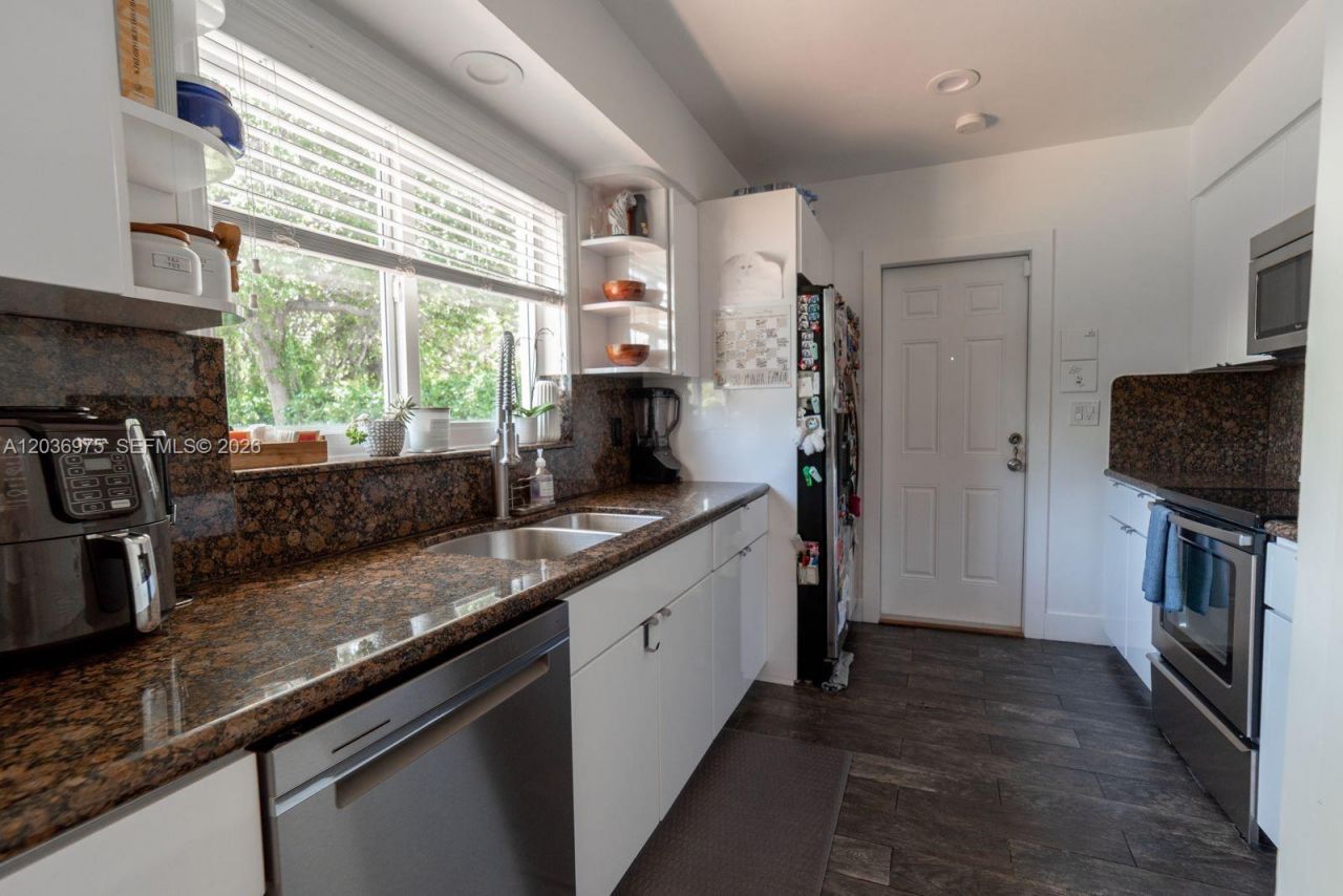 1244 S Alhambra Cir, Unit 1244, Coral Gables, FL 33146 Photo