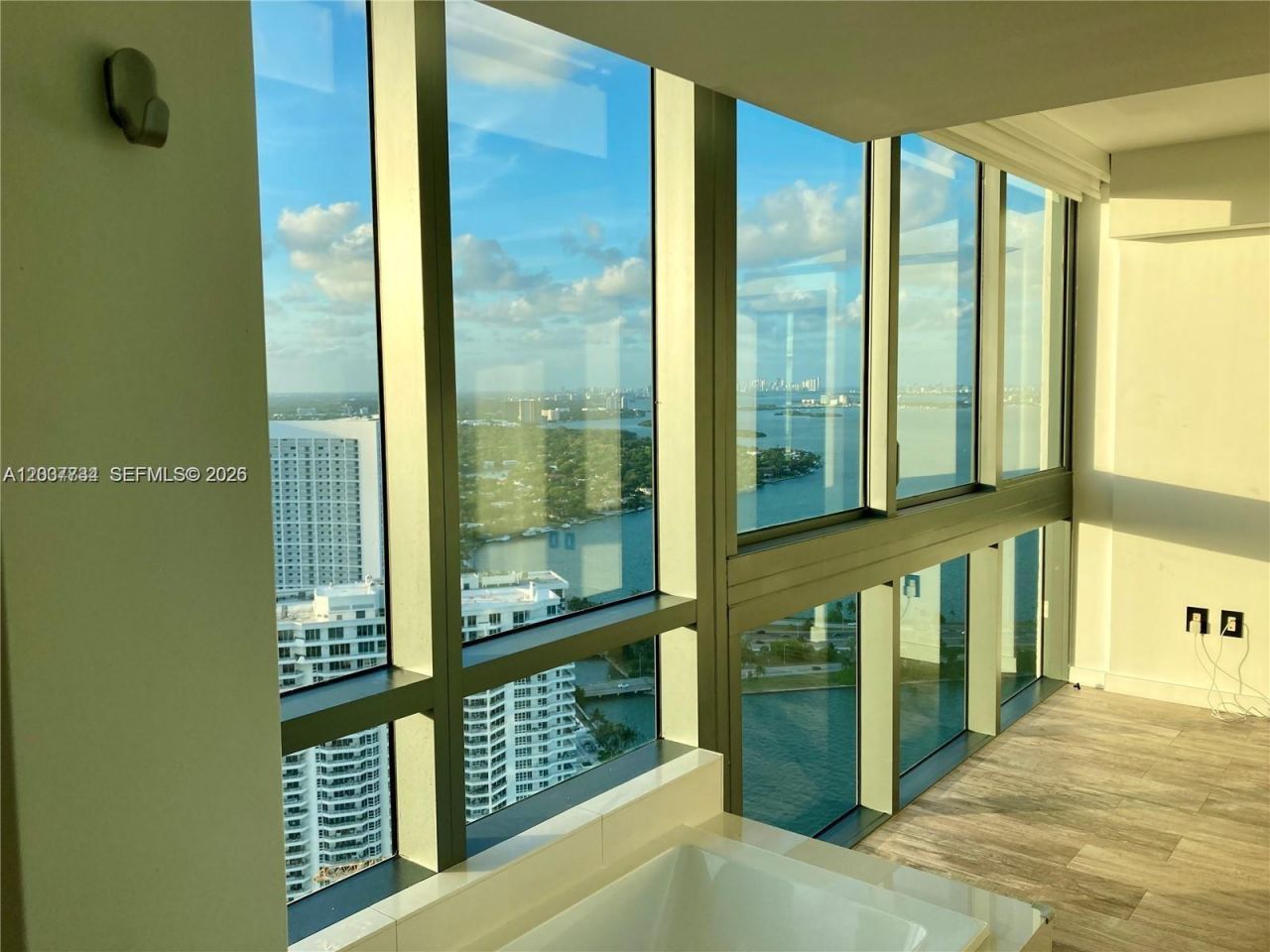 650 NE 32nd St, Unit 4408, Miami, FL 33137 Photo