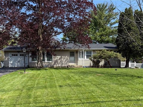 607 E Genesee Street , Fayetteville, NY 13066