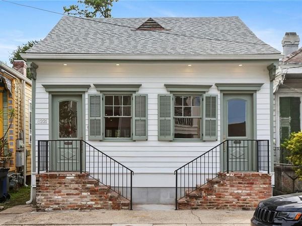 8221 MAPLE Street , New Orleans, LA 70118