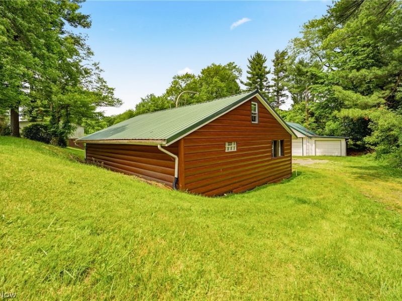 6251 Breezehill Road SW, East Sparta, OH 44626 Photo 3