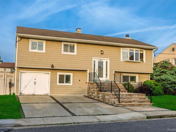 519 Nassau Avenue , Freeport, NY 11520