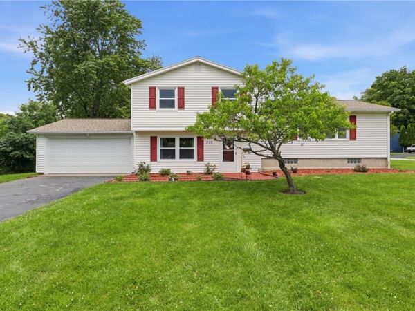 210 Crandon Way , Rochester, NY 14618