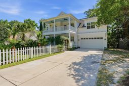 629 Bridlewood Lane photo 4
