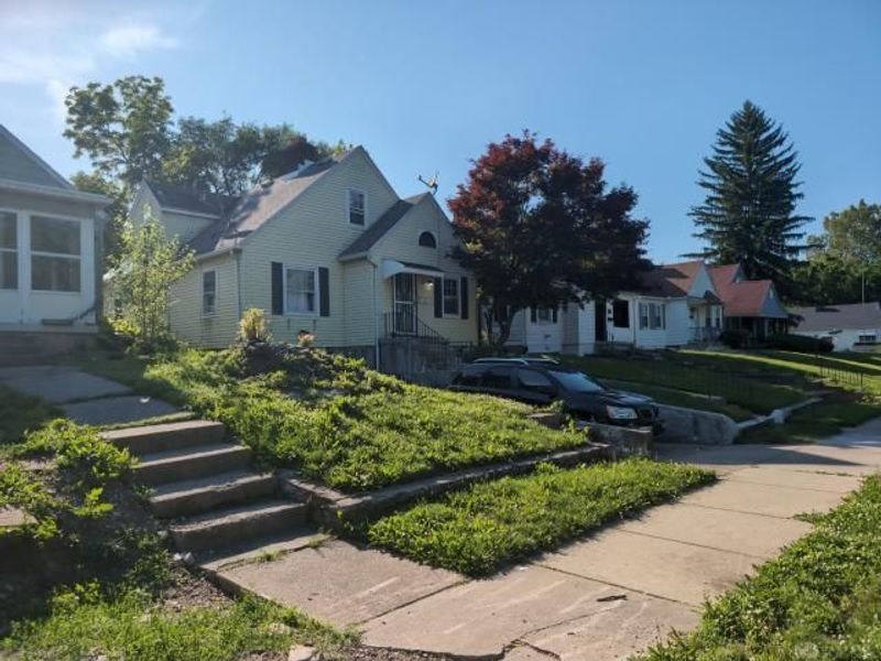 2221 Riverside Drive, Dayton, OH 45405 Photo 2