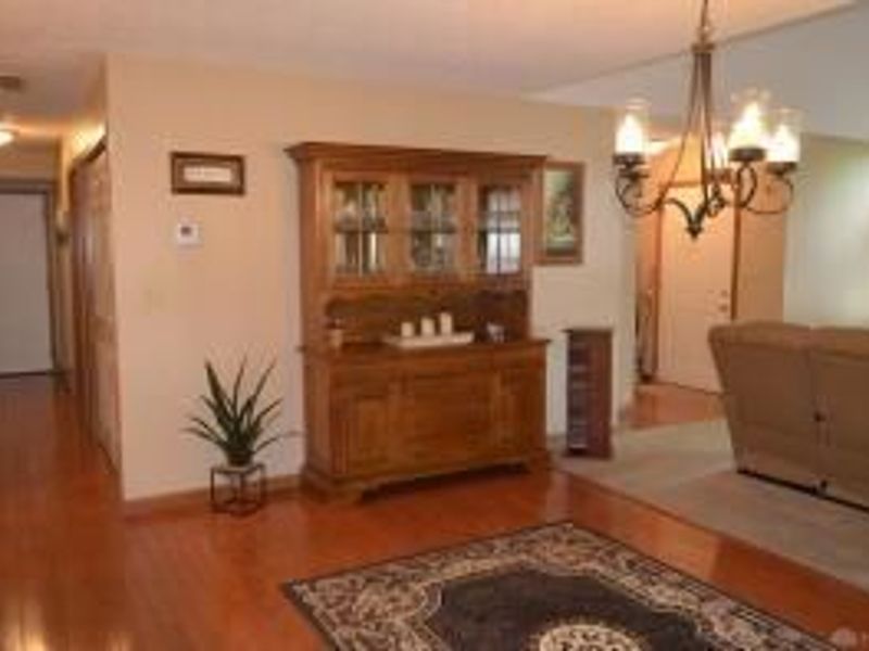 858 Trent Close, Springfield, OH 45503 Photo 8