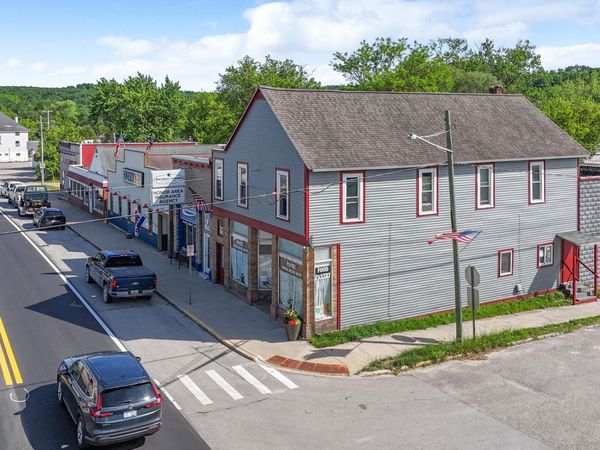 10907 Main Street, Honor, MI 49640